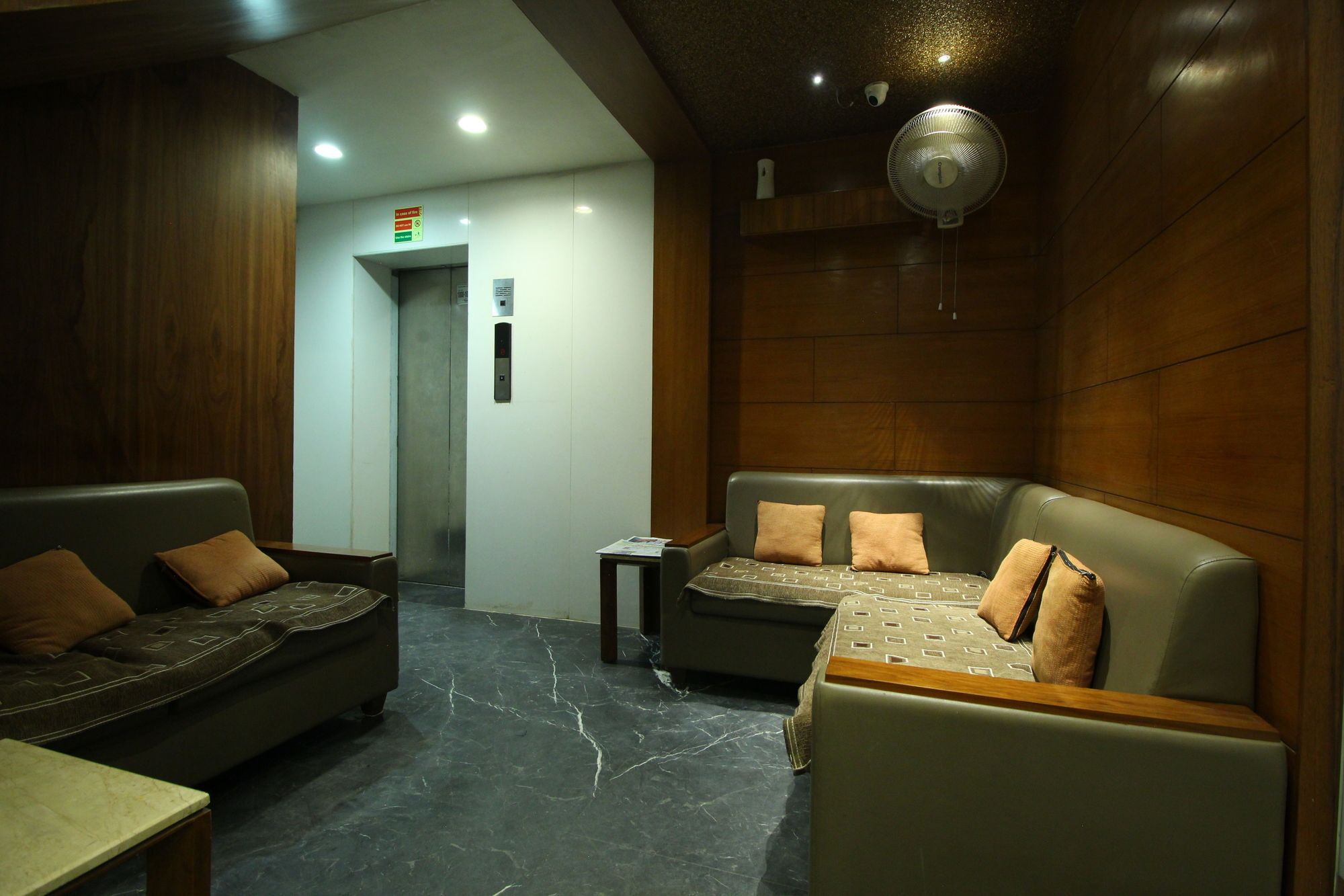 Oyo 8992 Hotel Kyra Ahmadábád Kültér fotó